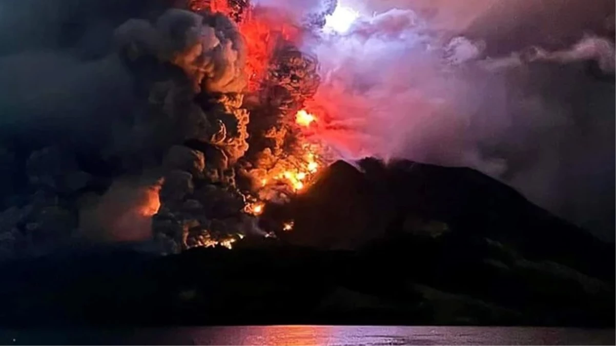 Endonezya'daki Ruang Yanardağı'nda patlama