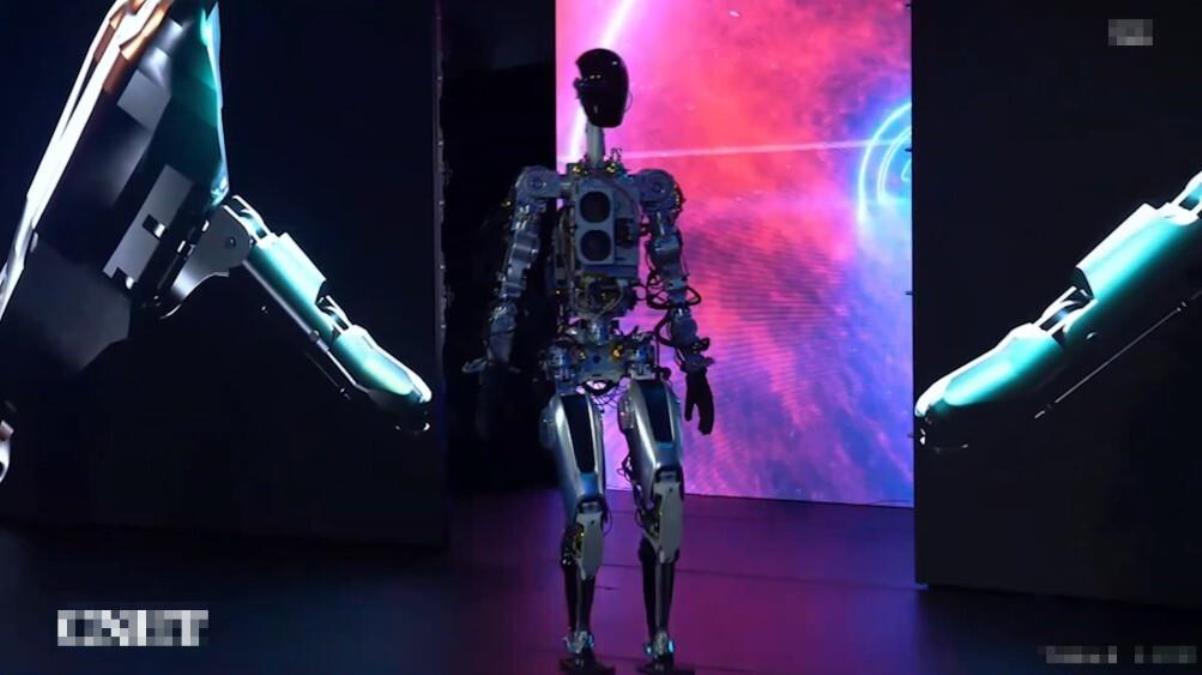 Elon Musk, insansı robotu Optimus'u dünyaya tanıttı