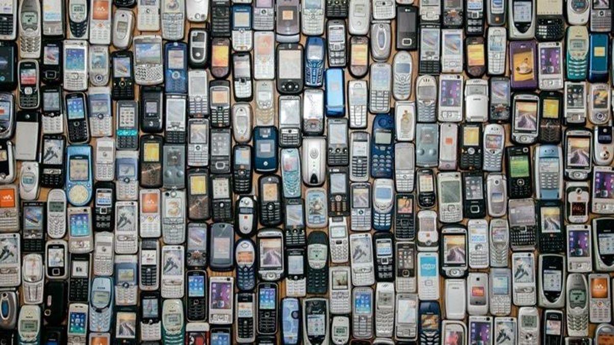 Evinde bu eski telefonlardan olanlar dikkat! Zengin olabilirsiniz