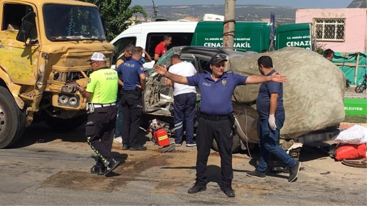 Mersin'de çöp kamyonu ile kamyonet çarpıştı: 4 ölü, 2 yaralı