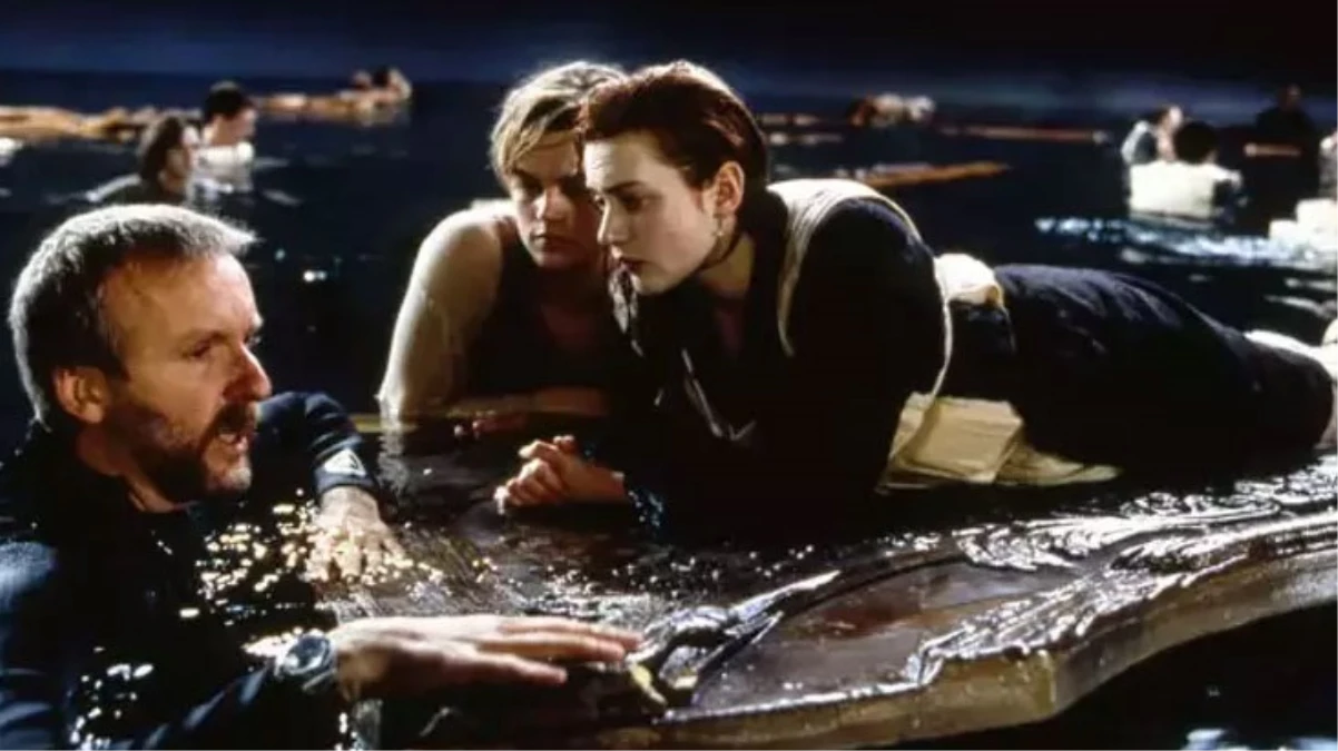 Titanic filmininde Rose'un hayatını kurtaran ikonik tahta kapı, 718 bin dolara satıldı
